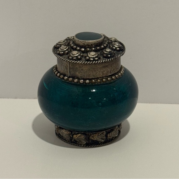 Vintage Twos & Co. Cobalt Blue & Silver Plate  Small Trinket Box - Picture 1 of 7